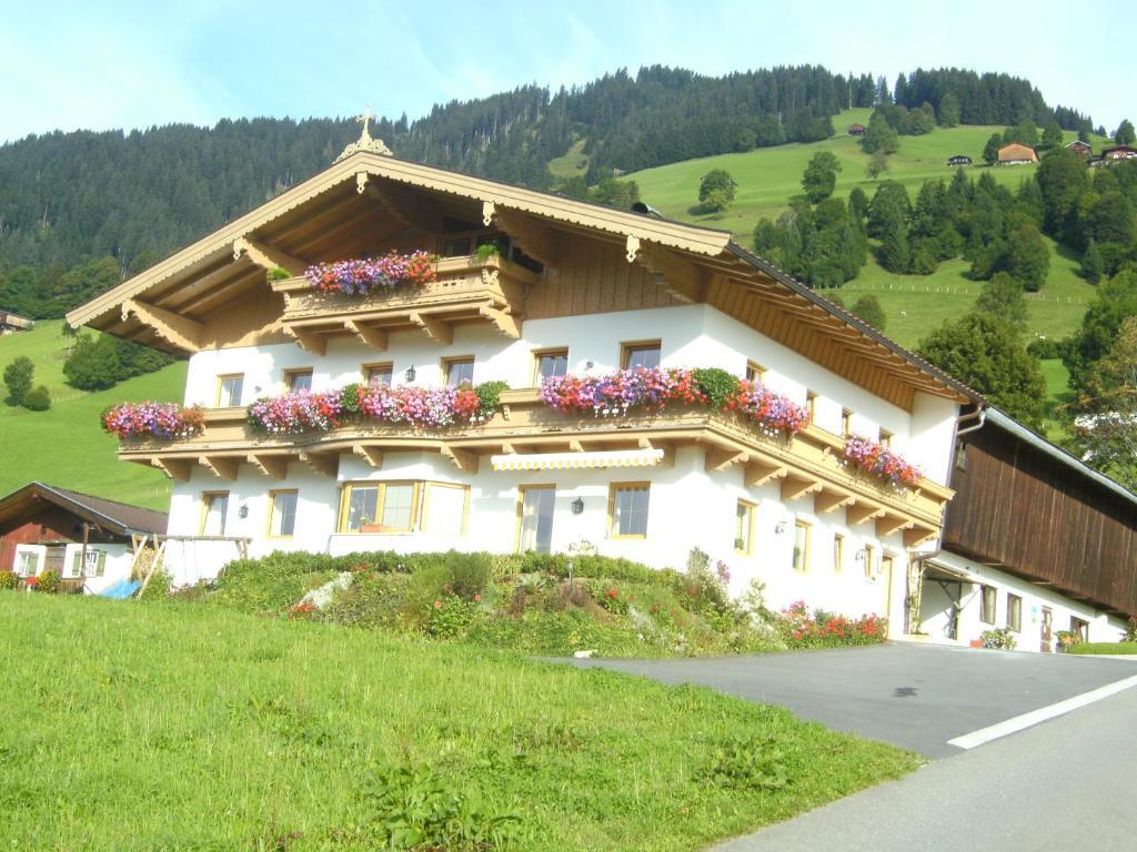 Bauernhof Hundbichl Villa Бриксен-им-Тале Екстериор снимка