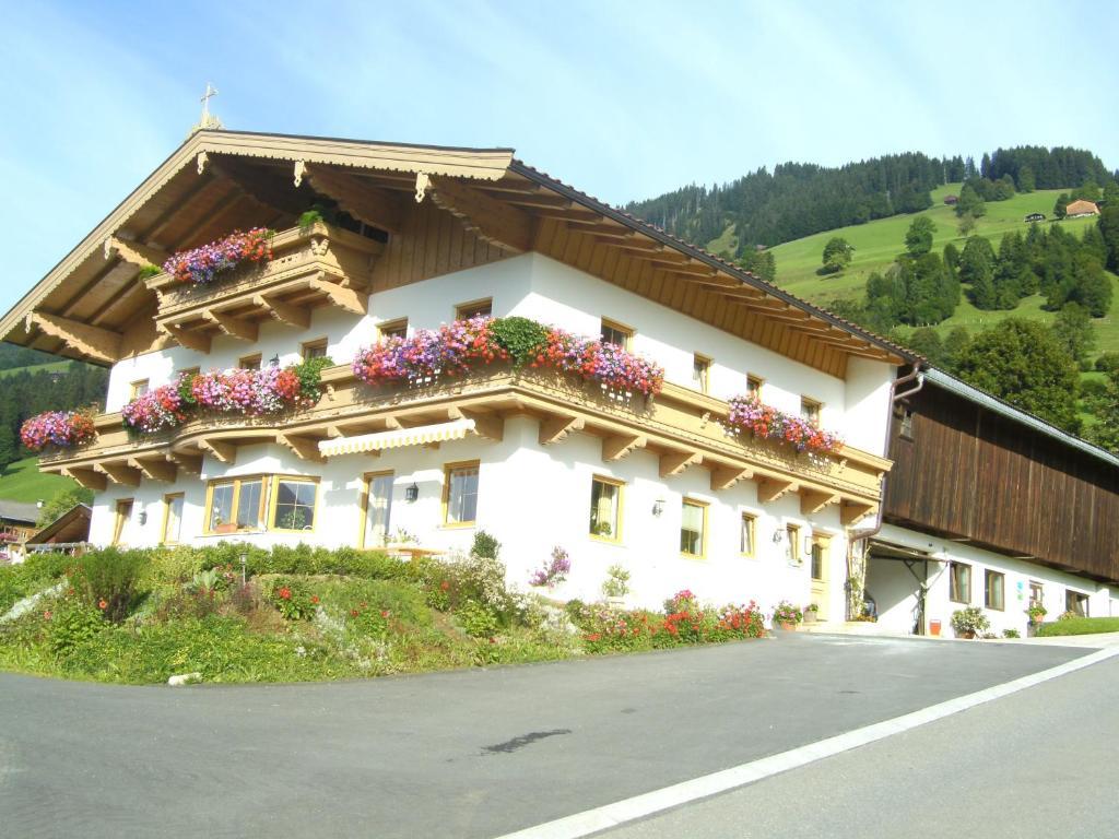 Bauernhof Hundbichl Villa Бриксен-им-Тале Екстериор снимка
