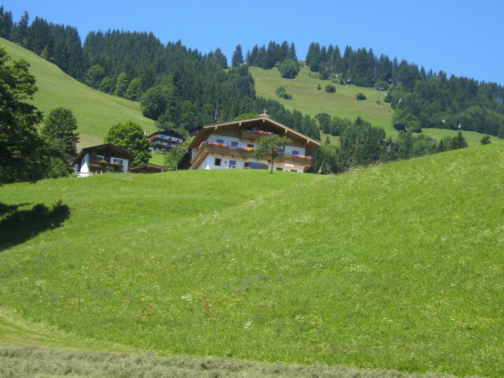 Bauernhof Hundbichl Villa Бриксен-им-Тале Екстериор снимка