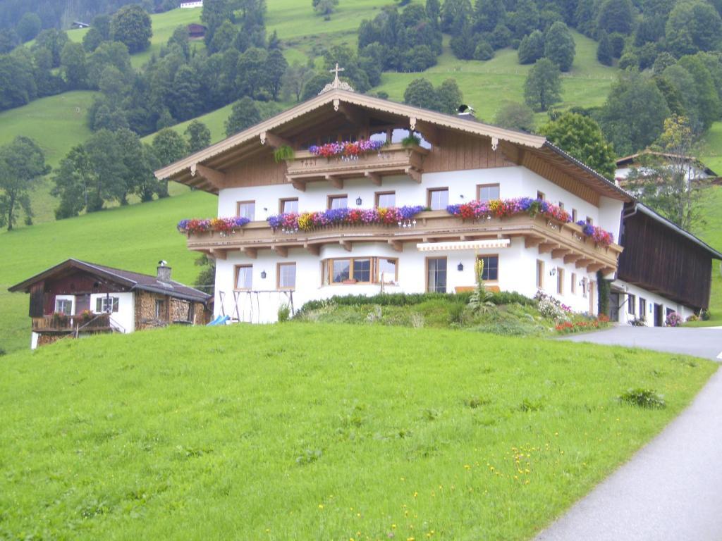Bauernhof Hundbichl Villa Бриксен-им-Тале Екстериор снимка